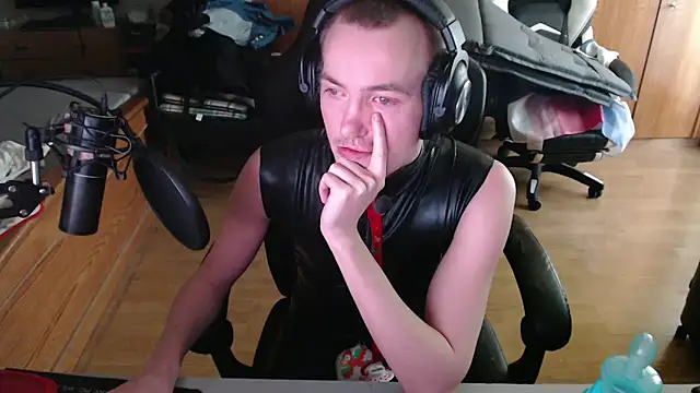 BabyDracoDarkfang online show from May 28, 8:22 am