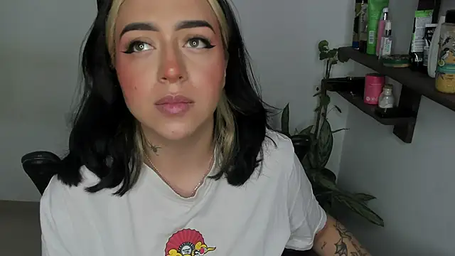 AnnikaMerliahh  online show from December 20, 1:29 pm