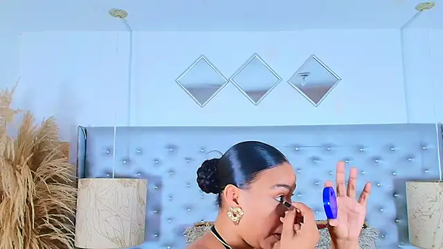 EileenBenzon online show from November 24, 4:40 pm