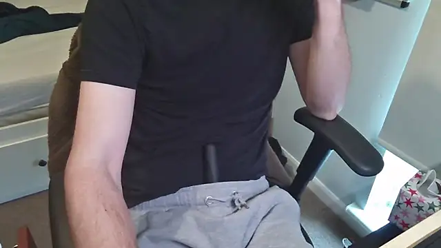 an4y8ot online show from March 31, 5:02 pm