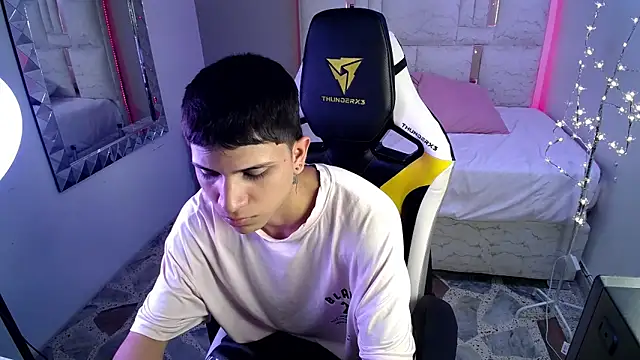 Brayan lopezz online show from January 7, 4:27 pm