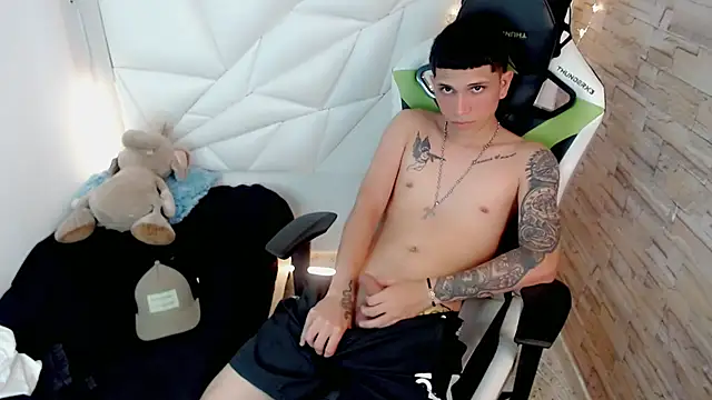 Brayan lopezz online show from February 3, 7:00 pm