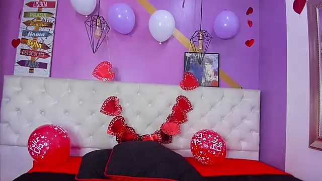 Snapshot of Candypoppy77 chatting on February 25, 11:33 pm Candypoppy77 online show from February 25, 11:33 pm