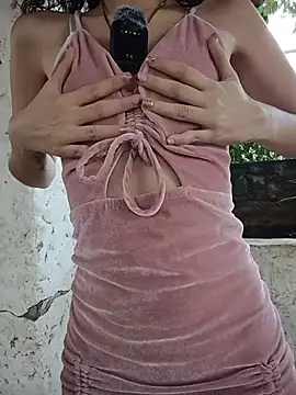 Snapshot of sweet_outdoor_charm chatting on July 2, 4:02 pm sweet outdoor charm online show from July 2, 4:02 pm