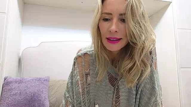 Snapshot of _Maddalena_ chatting on August 4, 9:50 pm Maddalena online show from August 4, 9:50 pm