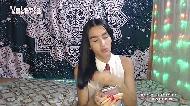 Snapshot of liissa_0 chatting on December 3, 4:09 am liissa 0 online show from December 3, 4:09 am