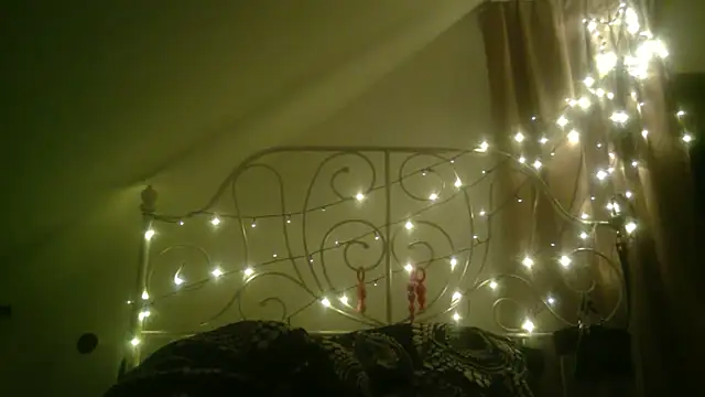 Snapshot of DevilsAngel13 chatting on December 15, 4:29 am DevilsAngel13 online show from December 15, 4:29 am