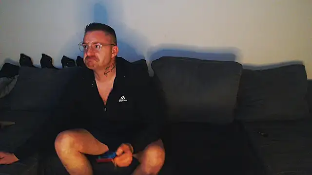 Snapshot of DevilsAngel13 chatting on February 4, 6:46 am DevilsAngel13 online show from February 4, 6:46 am