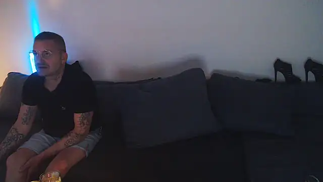 Snapshot of DevilsAngel13 chatting on February 5, 10:44 pm DevilsAngel13 online show from February 5, 10:44 pm