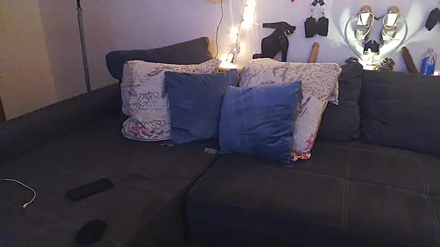 Snapshot of DevilsAngel13 chatting on February 13, 6:59 pm DevilsAngel13 online show from February 13, 6:59 pm