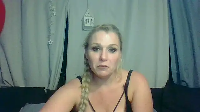 Snapshot of DevilsAngel13 chatting on October 7, 2:53 am DevilsAngel13 online show from October 7, 2:53 am