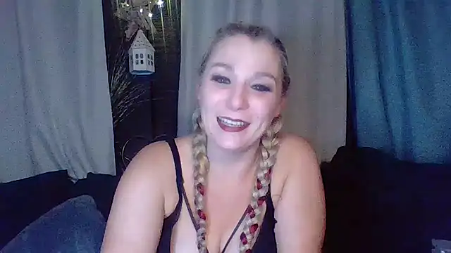 Snapshot of DevilsAngel13 chatting on October 8, 9:34 pm DevilsAngel13 online show from October 8, 9:34 pm