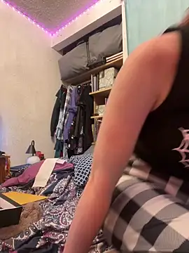 Snapshot of Nina-Chick777 chatting on May 14, 8:10 am Nina-Chick777 online show from May 14, 8:10 am