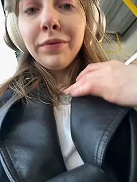 Sunny   Bunny online show from March 9, 2:10 pm