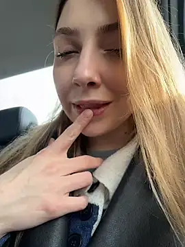 Sunny   Bunny online show from March 4, 1:06 pm