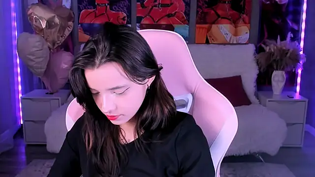 as1an girlfriend online show from April 4, 8:34 am