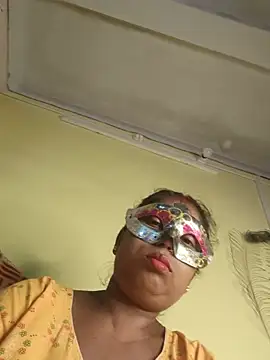 Snapshot of tinabhabhi chatting on May 27, 10:01 am tinabhabhi online show from May 27, 10:01 am