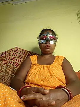 Snapshot of tinabhabhi chatting on June 17, 11:12 am tinabhabhi online show from June 17, 11:12 am