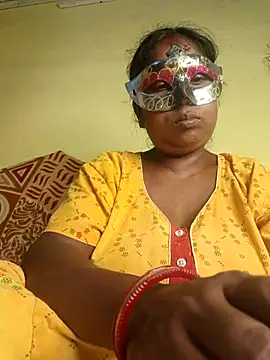 Snapshot of tinabhabhi chatting on August 4, 10:07 am tinabhabhi online show from August 4, 10:07 am