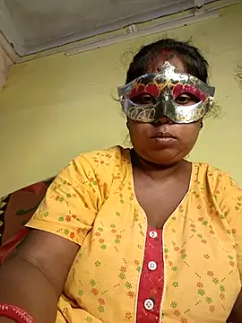 Snapshot of tinabhabhi chatting on August 6, 10:17 am tinabhabhi online show from August 6, 10:17 am