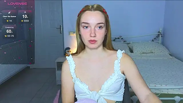 Snapshot of Wild_Sophie_ chatting on October 11, 5:22 pm Wild Sophie online show from October 11, 5:22 pm