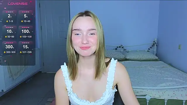 Snapshot of Wild_Sophie_ chatting on November 15, 5:20 pm Wild Sophie online show from November 15, 5:20 pm