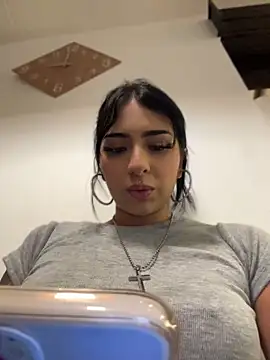 Hilary pinkk online show from April 25, 12:02 am