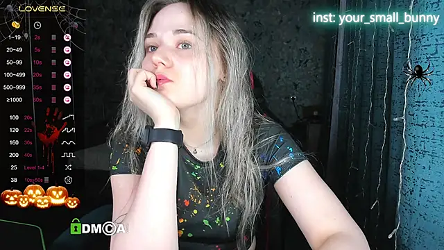 Snapshot of Your_small_bunny chatting on October 27, 2:04 am Your small bunny online show from October 27, 2:04 am