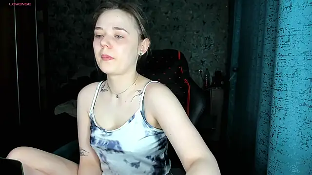 Snapshot of Your_small_bunny chatting on November 24, 2:00 am Your small bunny online show from November 24, 2:00 am