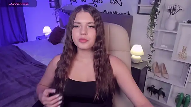 BellaSweetHeart online show from October 2, 7:10 pm