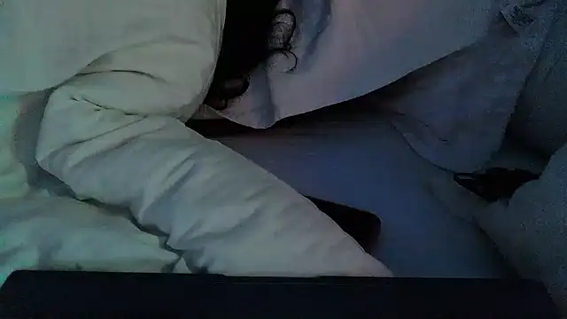 Snapshot of queen-chamss chatting on May 16, 1:02 am queen-chamss online show from May 16, 1:02 am