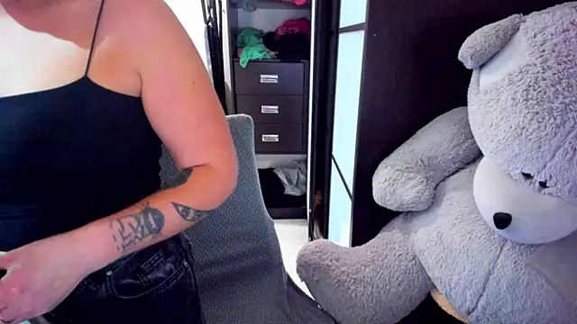 Ashley Rous online show from October 22, 5:02 pm