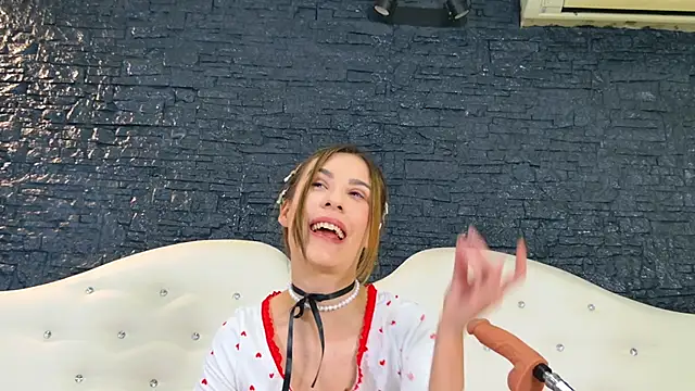 Snapshot of LaurynCopper chatting on January 3, 9:58 am LaurynCopper online show from January 3, 9:58 am