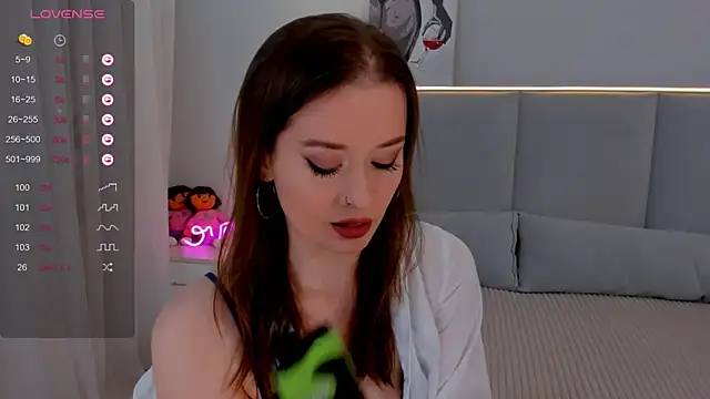 Emeli Love online show from February 18, 5:31 am