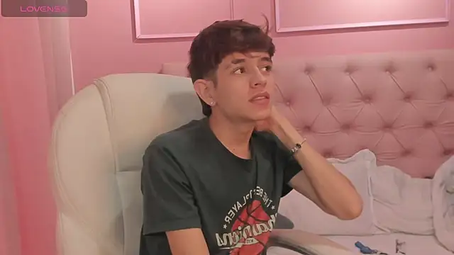 Snapshot of KLAUS_SUNRISE_XX chatting on December 12, 3:59 pm KLAUS SUNRISE XX online show from December 12, 3:59 pm