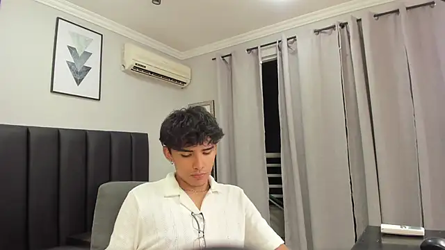 Snapshot of KLAUS_SUNRISE_XX chatting on January 18, 5:20 am KLAUS SUNRISE XX online show from January 18, 5:20 am