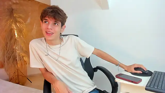 Snapshot of KLAUS_SUNRISE_XX chatting on January 27, 2:31 am KLAUS SUNRISE XX online show from January 27, 2:31 am