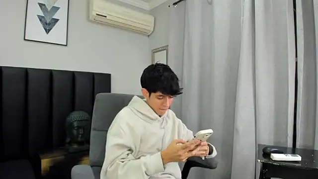 Snapshot of KLAUS_SUNRISE_XX chatting on February 27, 7:44 am KLAUS SUNRISE XX online show from February 27, 7:44 am