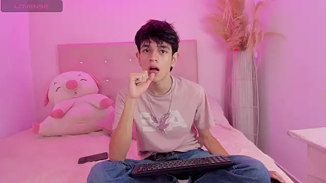 Snapshot of KLAUS_SUNRISE_XX chatting on March 7, 8:56 am KLAUS SUNRISE XX online show from March 7, 8:56 am