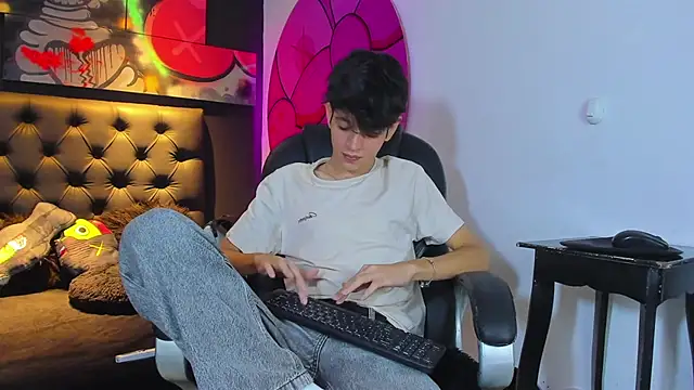 Snapshot of KLAUS_SUNRISE_XX chatting on October 20, 6:58 am KLAUS SUNRISE XX online show from October 20, 6:58 am