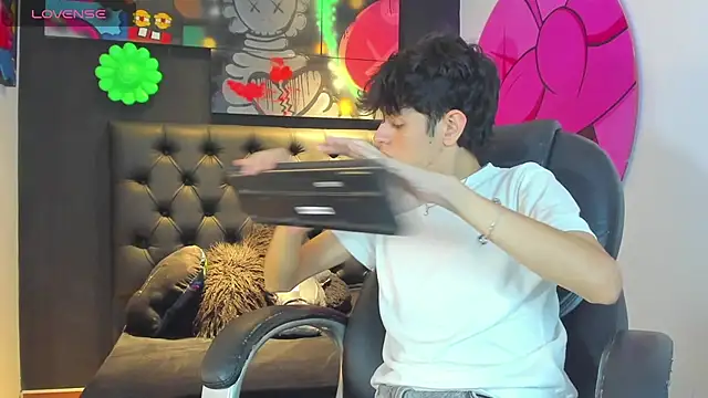 Snapshot of KLAUS_SUNRISE_XX chatting on October 24, 5:04 am KLAUS SUNRISE XX online show from October 24, 5:04 am