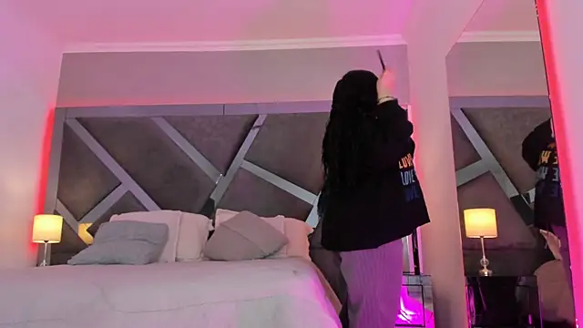 AmberiniHoffman online show from March 8, 11:48 am