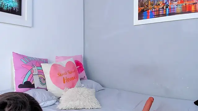 Snapshot of naughtyloverss chatting on December 17, 7:37 pm naughtyloverss online show from December 17, 7:37 pm