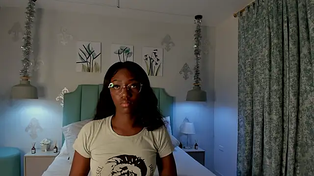 Khenta Michells online show from February 5, 10:30 am