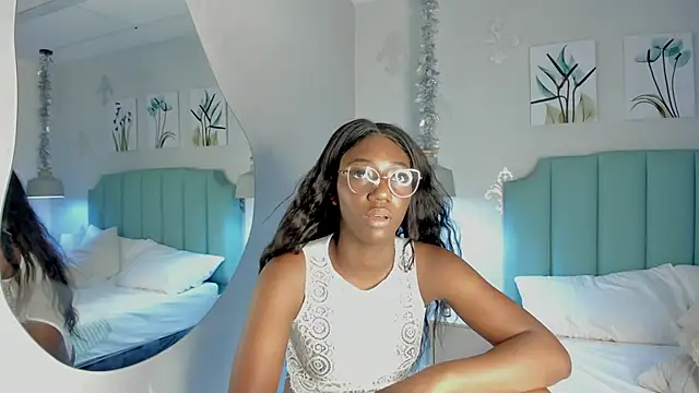 Khenta Michells online show from February 6, 4:03 pm