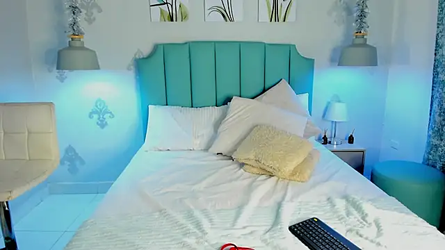 Khenta Michells online show from March 5, 4:46 pm