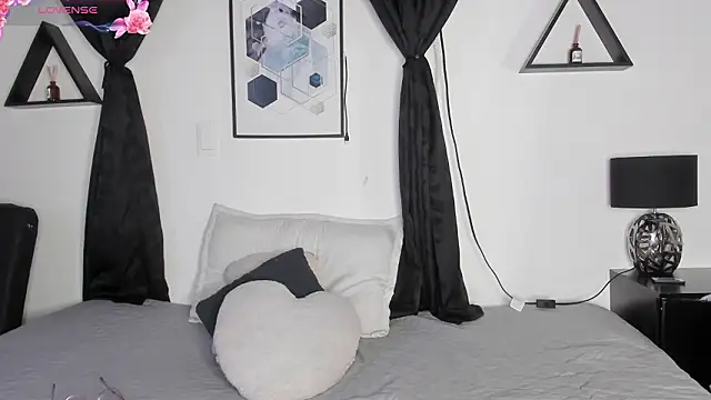 Khenta Michells online show from March 12, 10:43 am