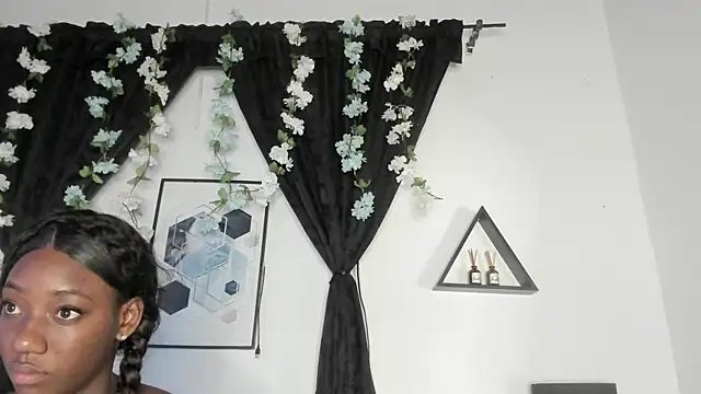 Khenta Michells online show from April 13, 10:32 am