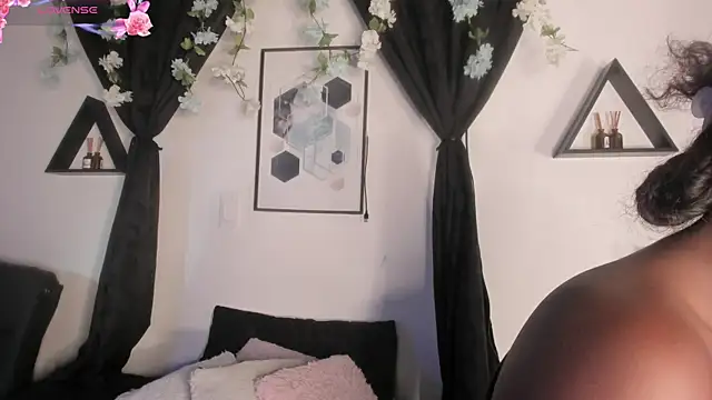 Khenta Michells online show from April 23, 10:36 am