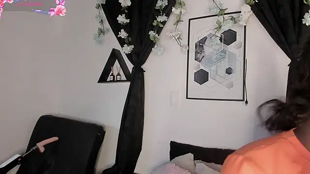 Khenta Michells online show from April 27, 11:19 am